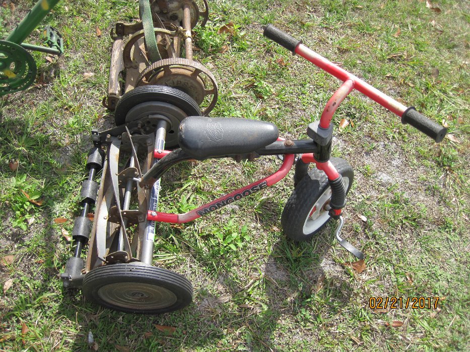 072-Riding lawnmowe.jpg